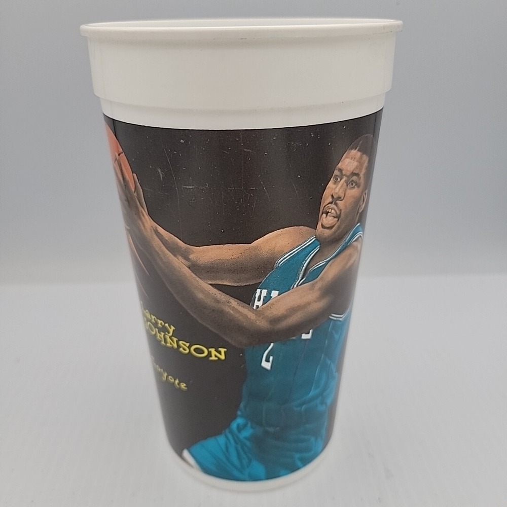 McDonalds NBA Basketball & Space Jam Plastic Cup Larry Johnson‎ w/Wile E. Coyote